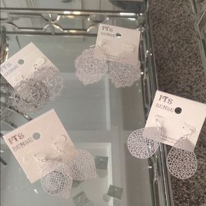 4 for $5.00🌺 RESERVED!